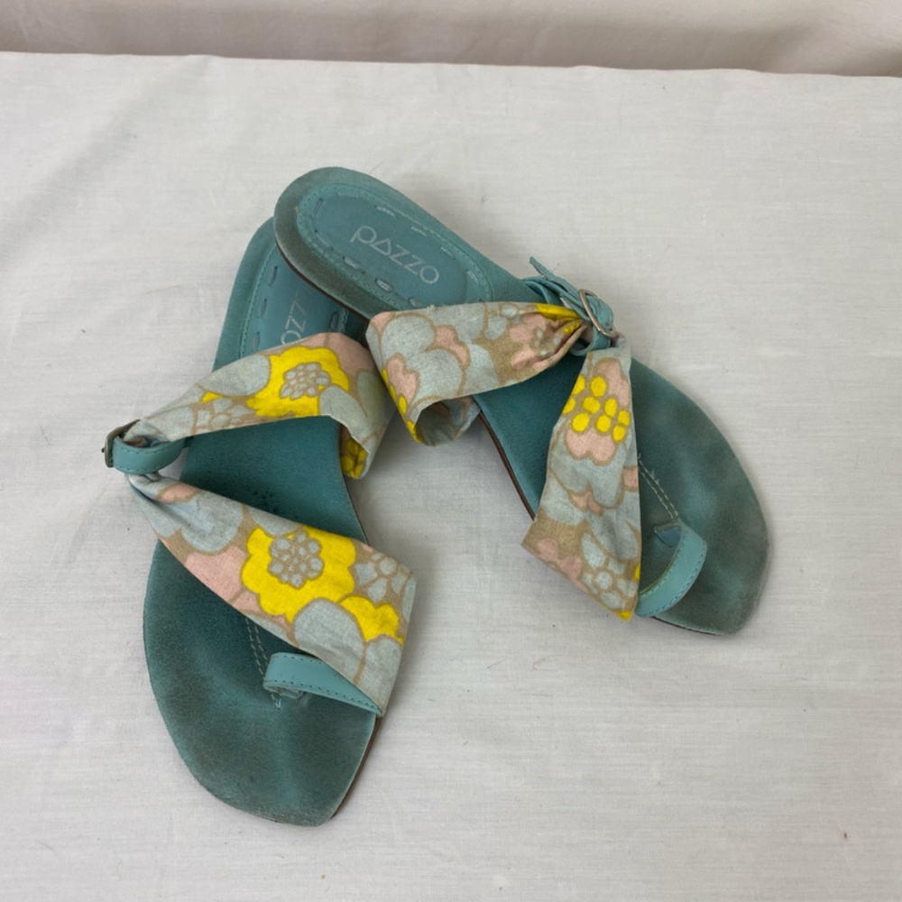 Women's Floral Sandals "BonBon"  by Pazzo. Size 6